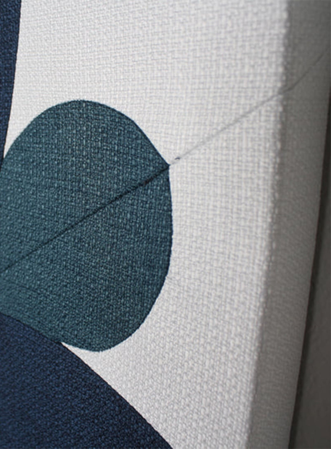 Marie Dooley Liberté : toile artisanale évoquant l’envol d’un papillon.