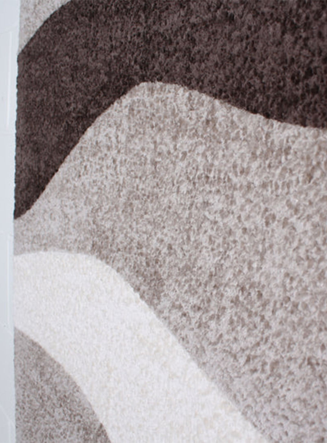 Marie Dooley Réalité : toile abstraite artisanale aux nuances brun et beige.