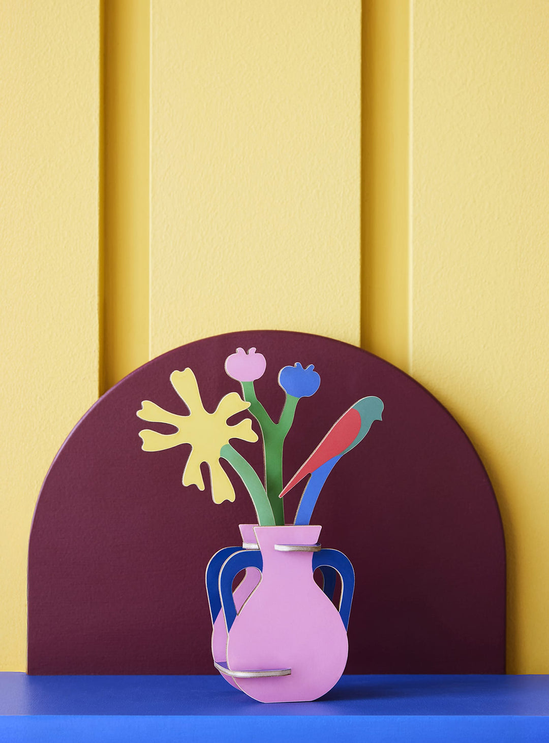 Bouquet en carton Matisse Paper Bloom de Studio Roof, hommage au fauvisme.