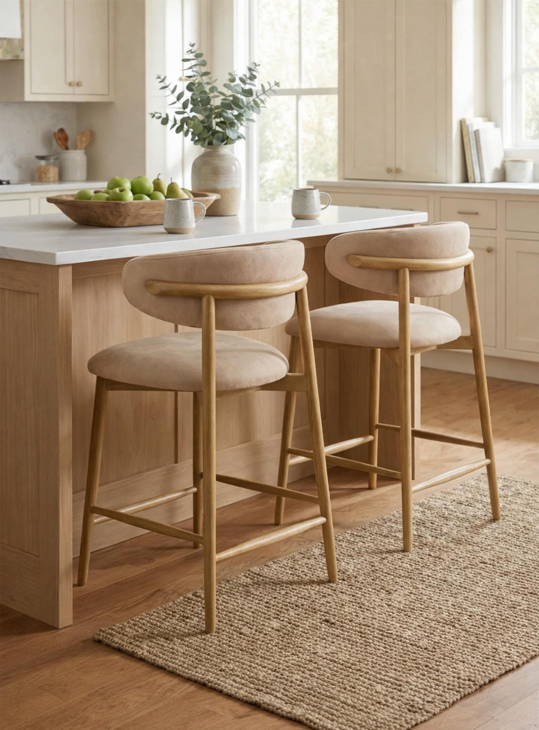 Tabouret de comptoir Milo en frêne massif, robuste et esthétique. vanille