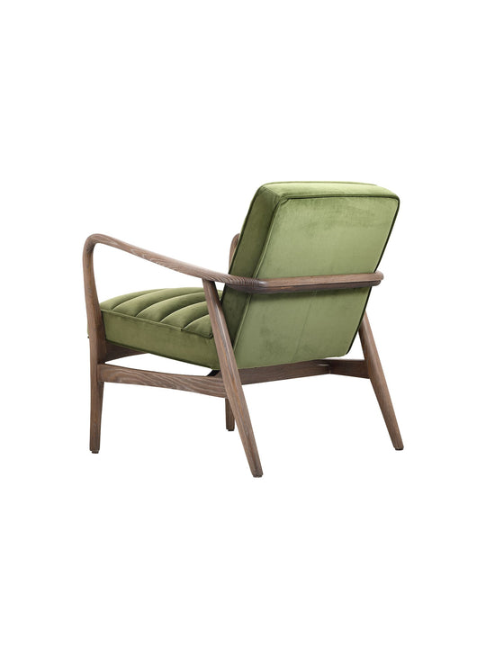 Fauteuil Anderson, alliance du velours vert et du bois authentique.