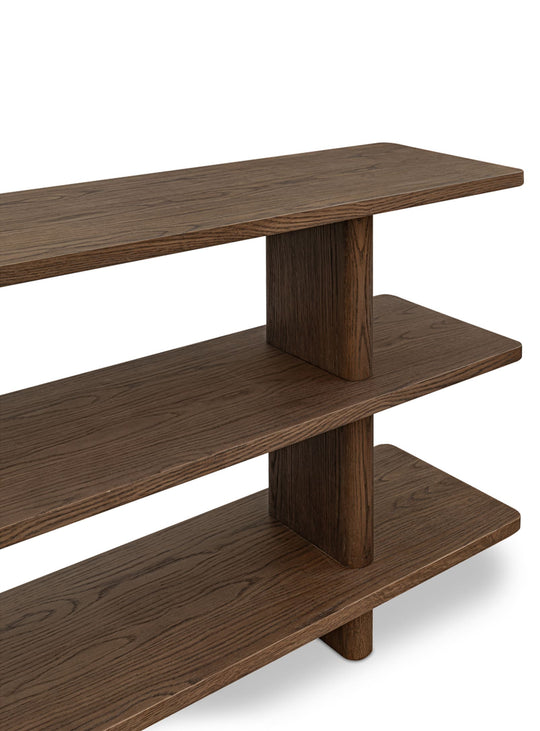 Moe’s Home Casey : bibliothèque moderne et chaleureuse en bois naturel. Noyer.