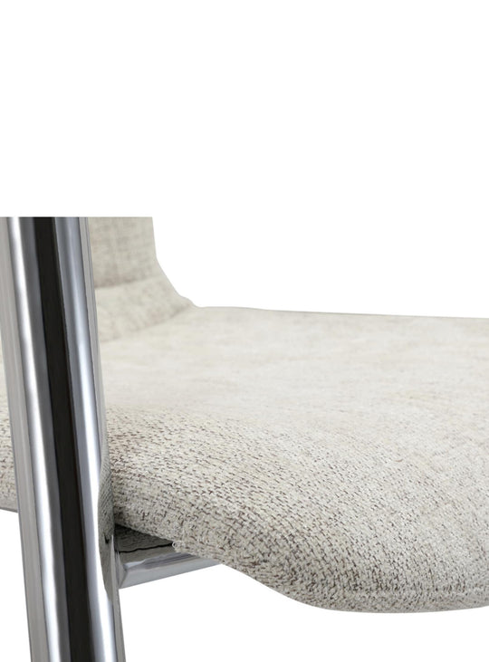 Élégante et fonctionnelle, la chaise à dîner Freeman s’intègre partout.