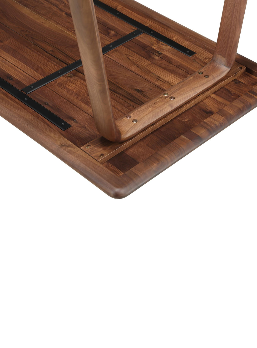 Design épuré et généreux pour la table à dîner Malibu de Moe's Home. Noyer.