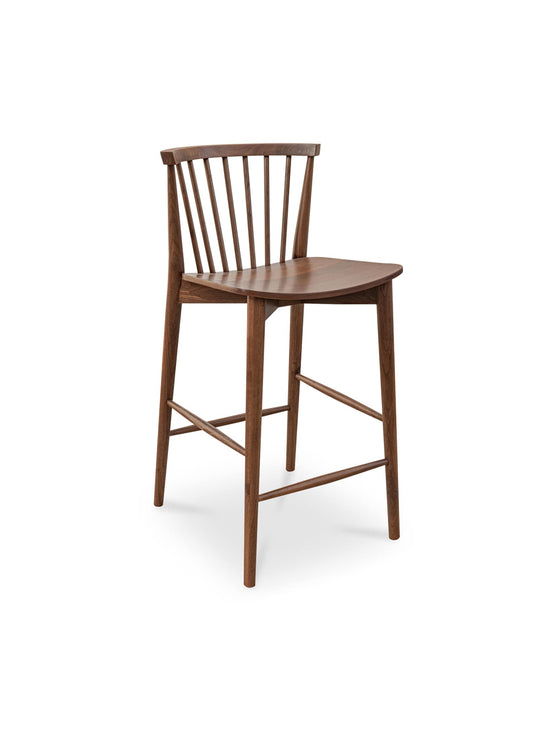 Tabouret de comptoir Marley de Moe’s Home : dossier à barreaux effilés chic. Noyer.