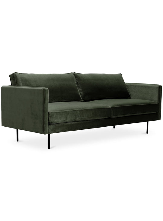 Élégant et pratique, le sofa Raphael de Moe's Home s’adapte aux petits espaces.