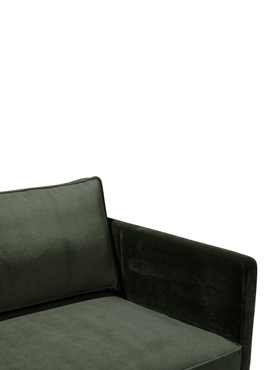 Le sofa Raphael de Moe's Home : accoudoirs fins et allure contemporaine.