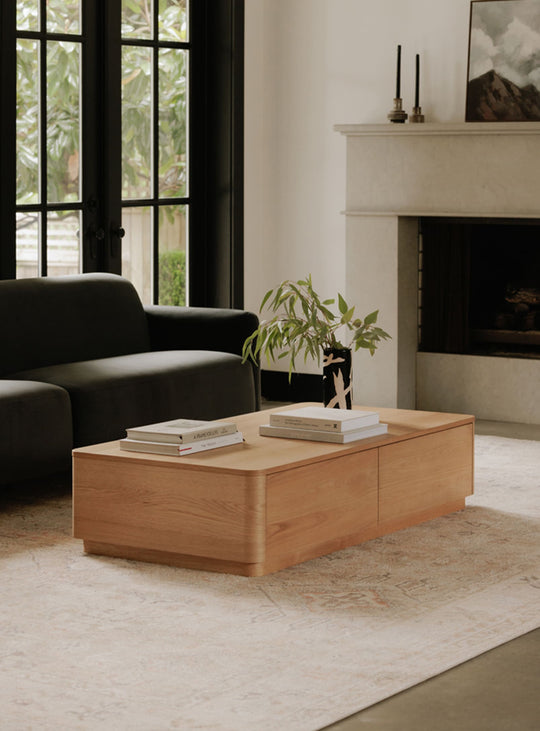 Table à café Round Off de Moe’s Home, beauté naturelle du bois minimaliste. chêne