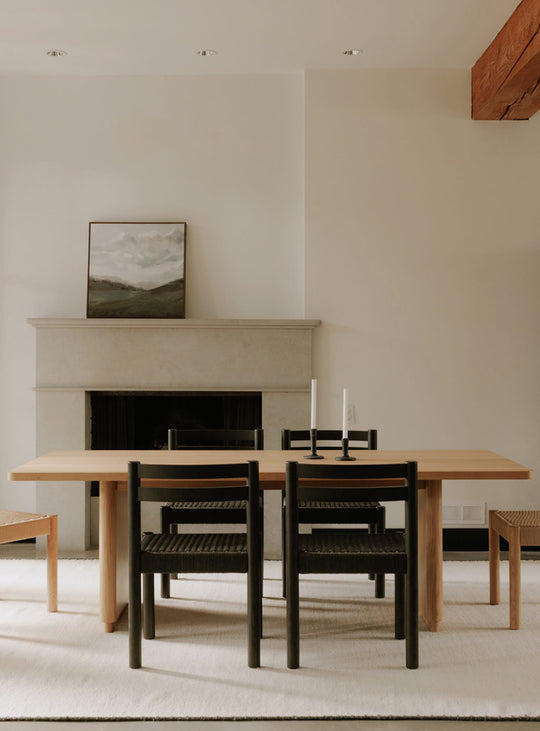 Moe’s Home Round Off, table élégante pour 10 convives, style intemporel. chêne