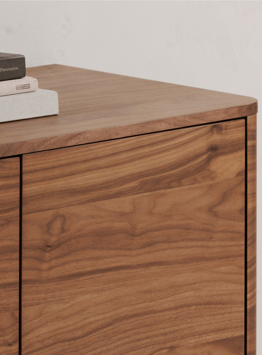 Buffet Round Off de Blu Dot, mélange parfait de forme et de fonction. noyer