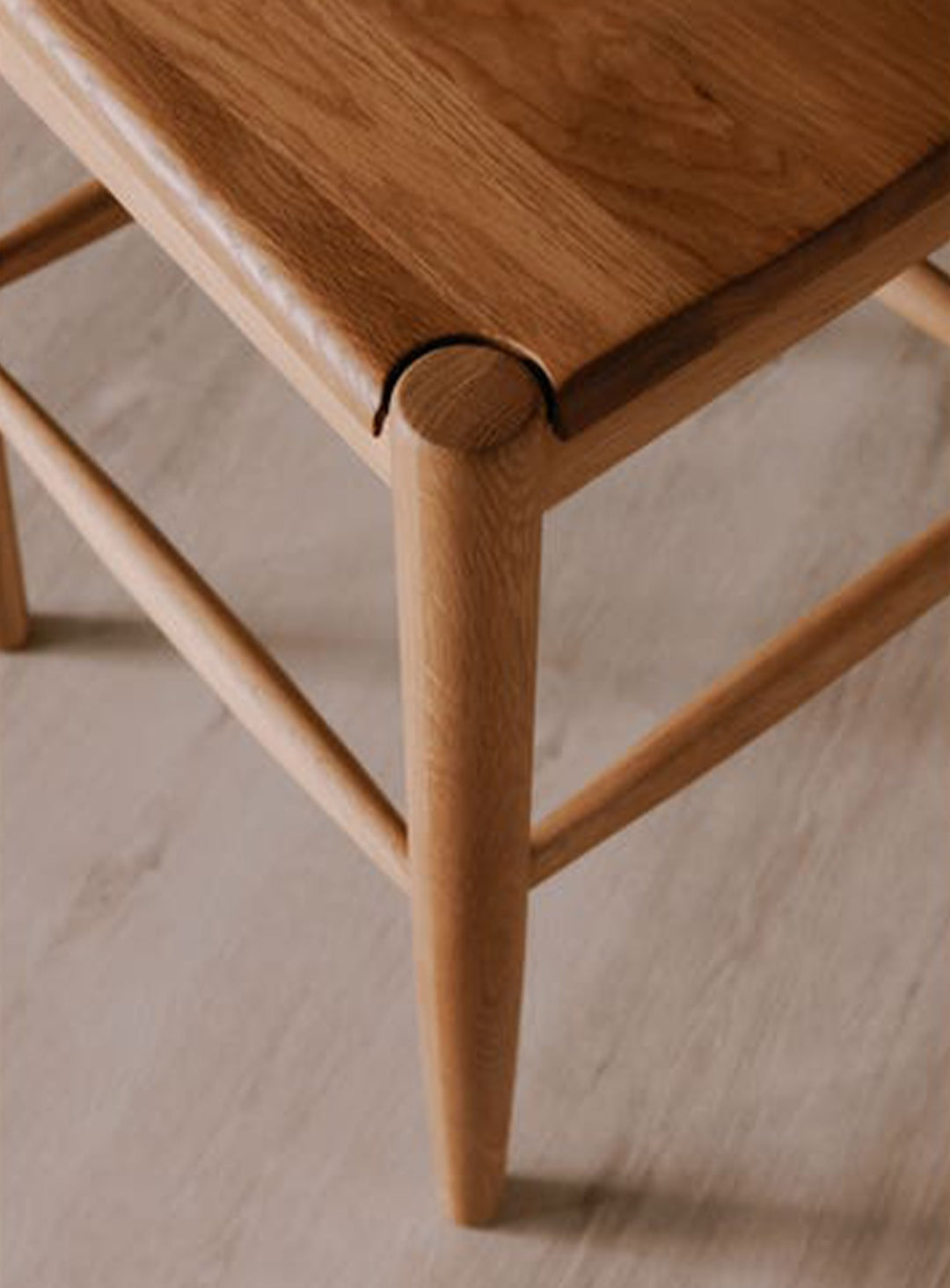 Moe's Owing : tabouret de comptoir durable en chêne massif naturel. Naturel.