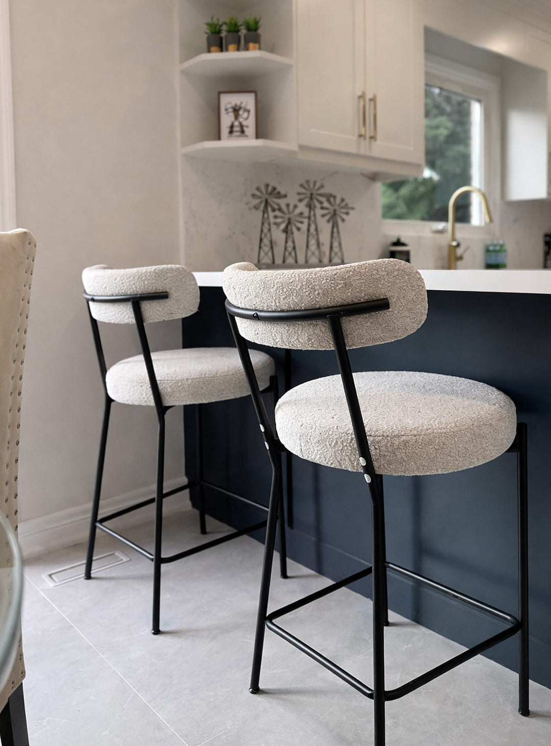 Tabouret de comptoir Nüspace Molly, élégance moderne et confort au quotidien. gris