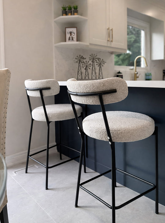 Tabouret de comptoir Nüspace Molly, élégance moderne et confort au quotidien. gris