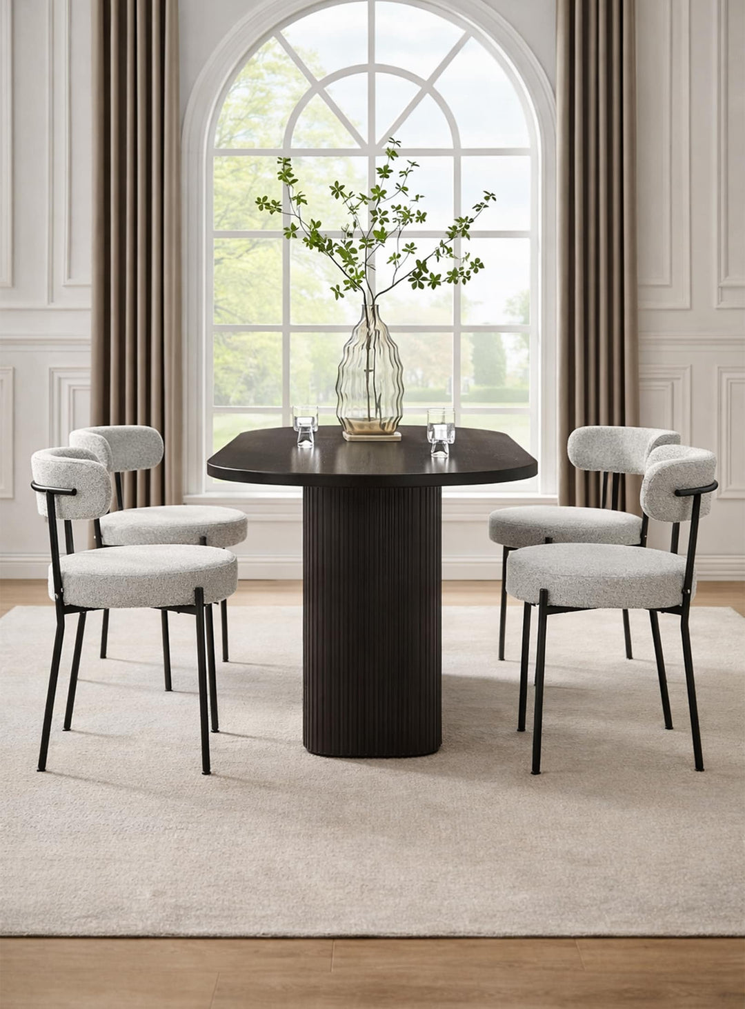 Chaise à dîner Nüspace Molly au design moderne, confortable avec assise et dossier rembourrés. gris