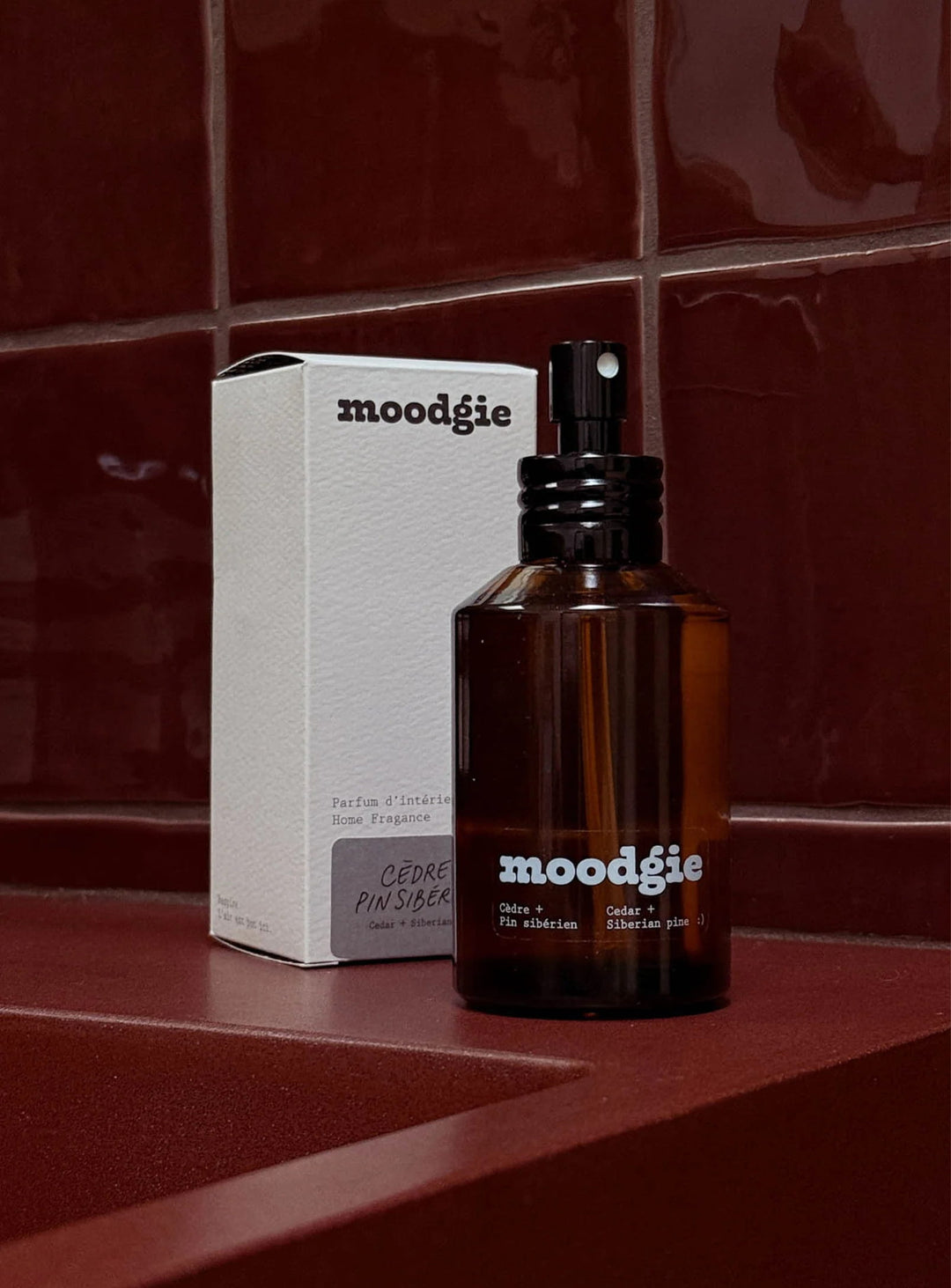 Parfum d’intérieur moodgie, fabriqué à la main à Montréal pour apporter une touche olfactive élégante à votre décor. cedre + pin sibérien