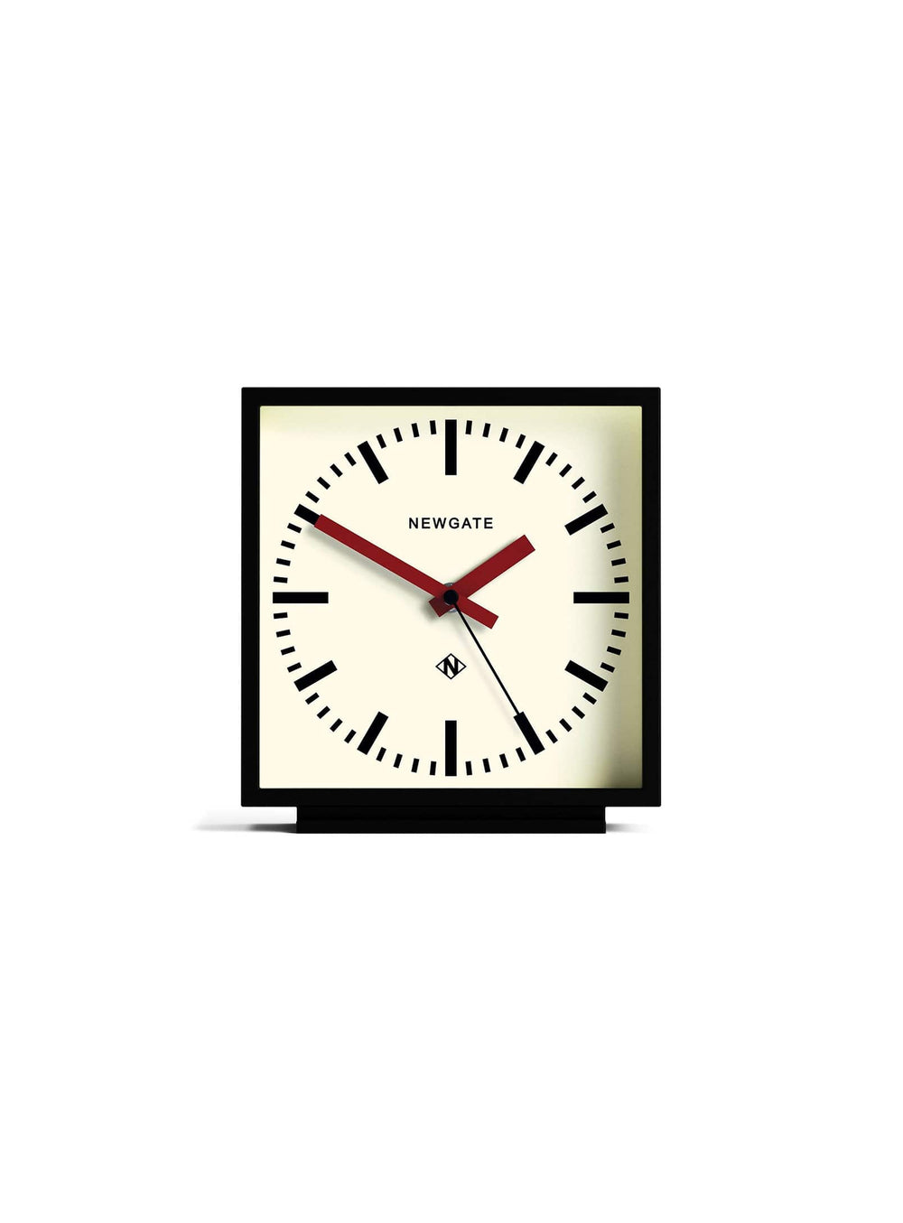 Ajoutez une touche rétro-moderne avec l’horloge Amp Mantel de Newgate, élégante et précise.