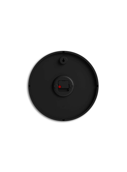 Horloge murale Echo Number Three Newgate : horloge design, chiffres noirs et look minimaliste.