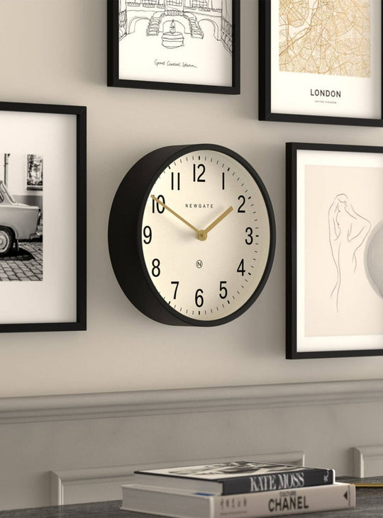 Horloge murale Mr Edwards par Newgate : design classique et moderniste. Noir.