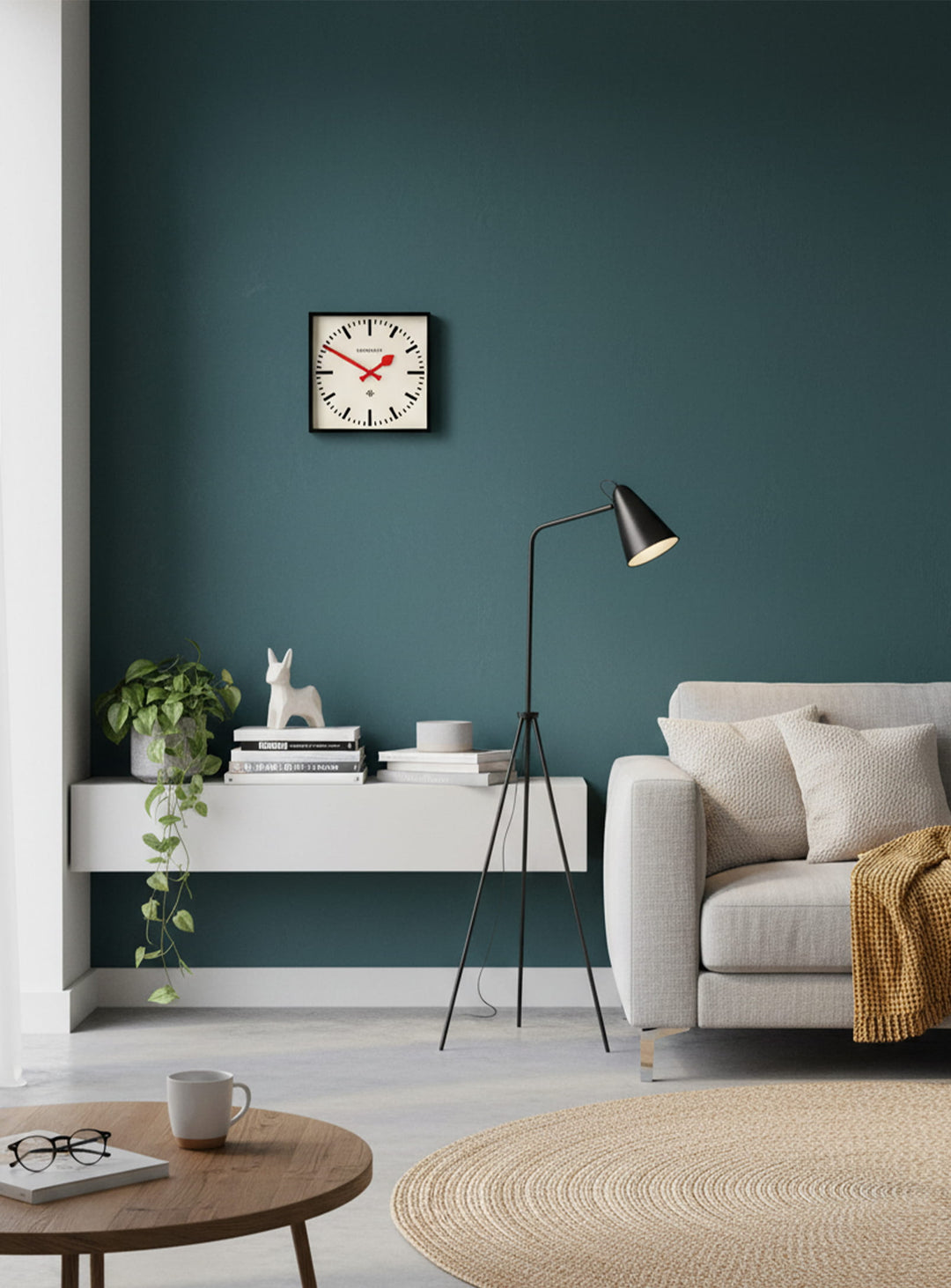 Alliez modernité et rétro avec l’horloge murale Number Five de Newgate, carrée et silencieuse.