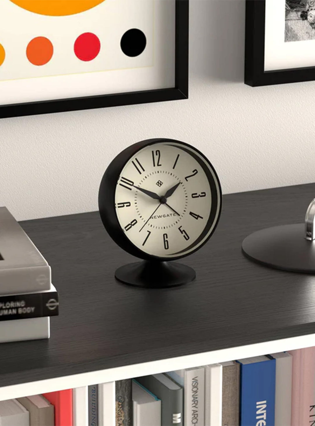 Réveil Spheric Newgate : réveil design rétro, forme sphérique et style années 70. noir