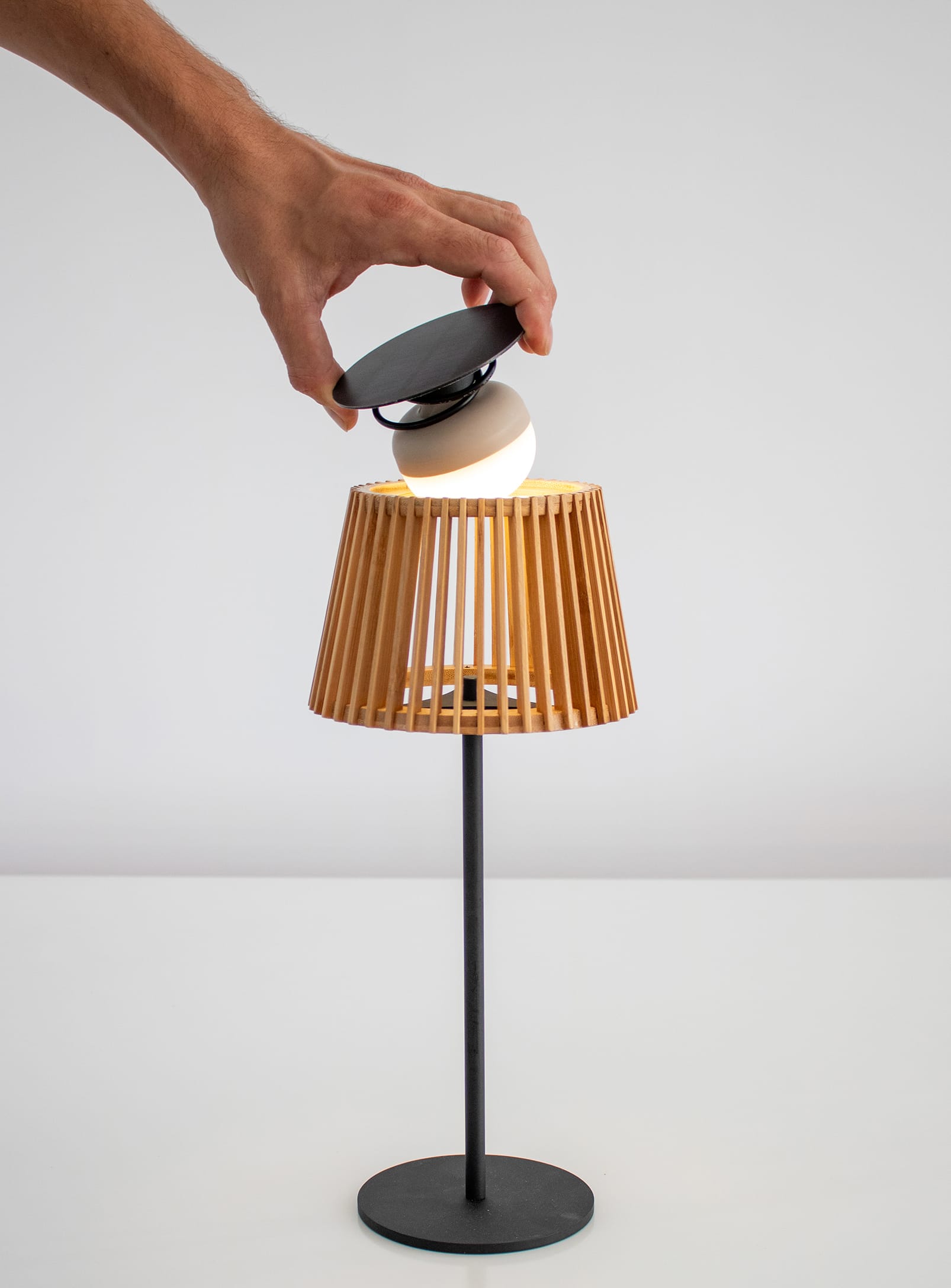 Okinawa: Solar Table Lamp - Newgarden – Nüspace