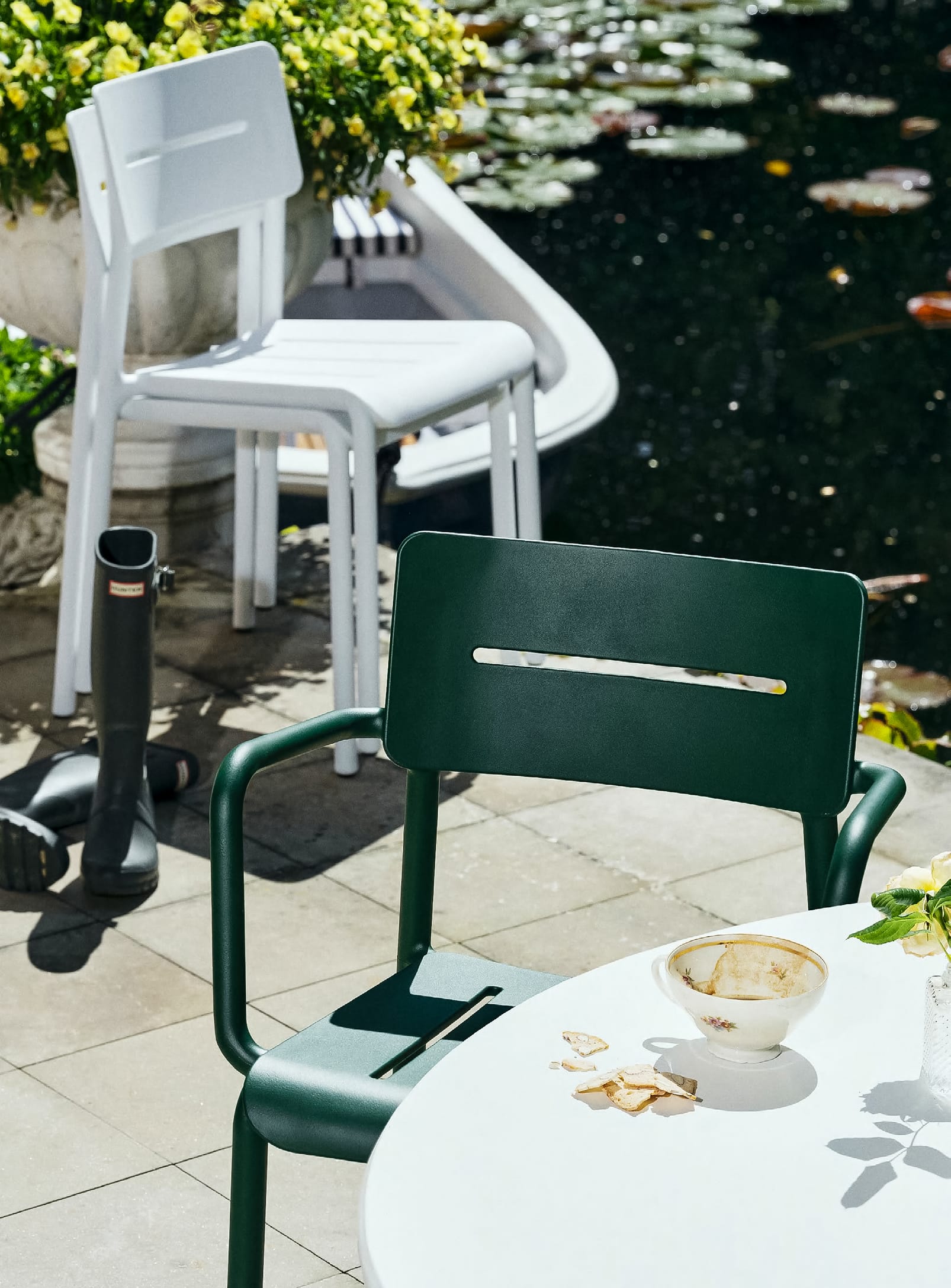 OUTO, indoor and outdoor chairs, with armrests, by TOOU – Nüspace