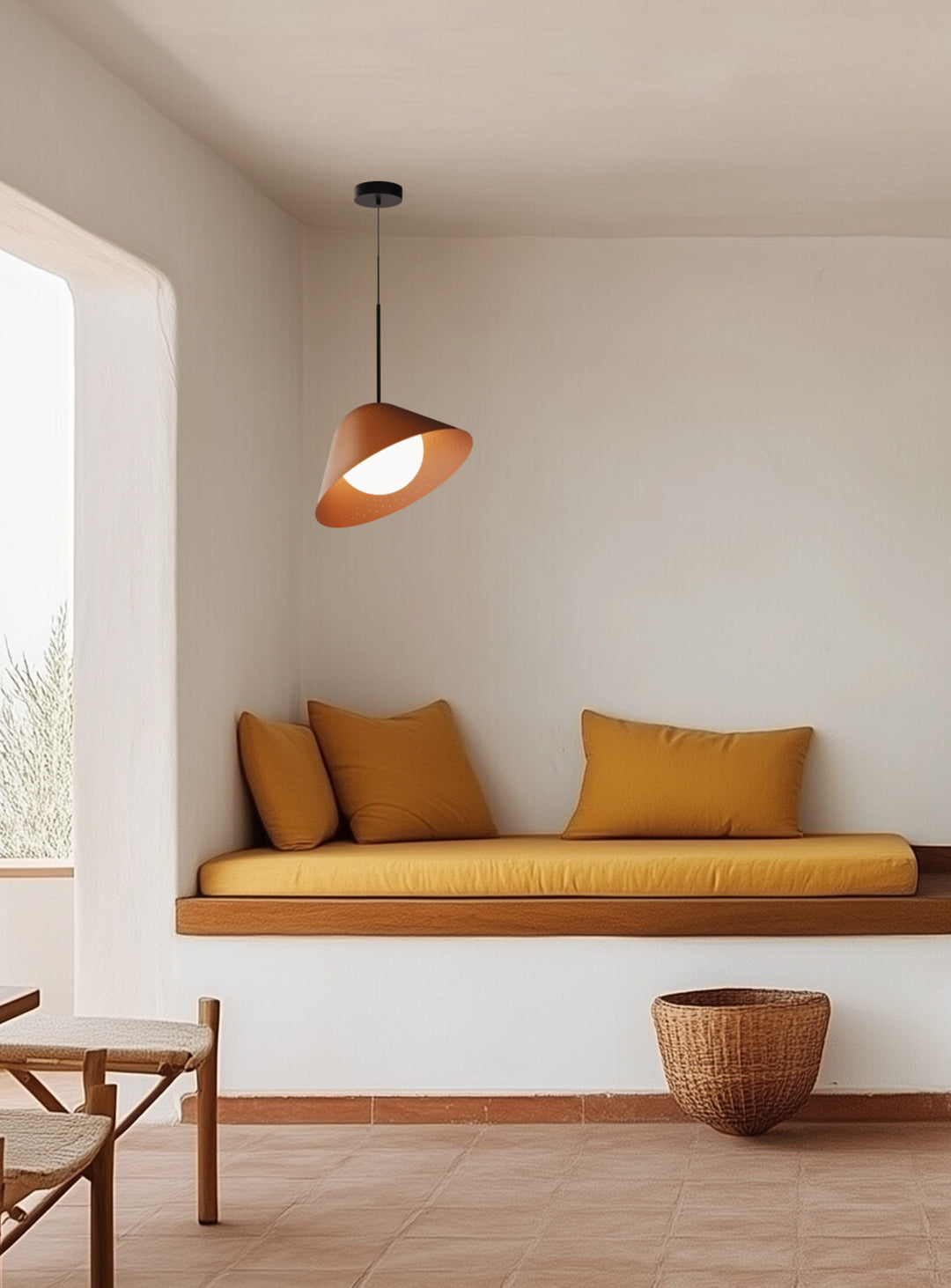 Lampe suspendue Bola Bell Pablo Designs, une pièce sculpturale idéale pour une déco contemporaine. argile