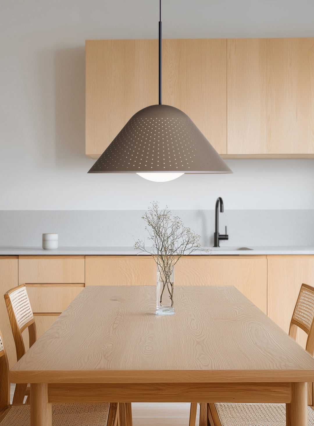 Suspension Bola Bell Pablo Designs en aluminium perforé, avec lumière LED chaude et design sculptural. taupe