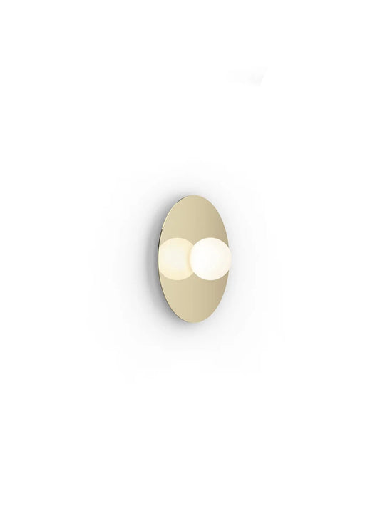 Plafonnier Bola Disc Flush Pablo Designs, un luminaire élégant pour salon, chambre, entrée ou bureau. laiton