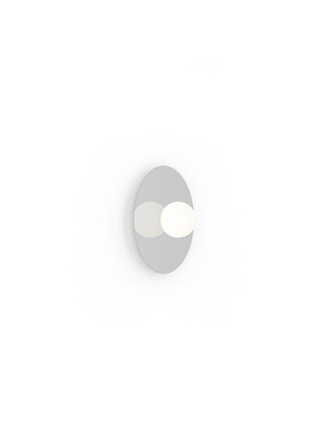 Plafonnier Bola Disc Flush Pablo Designs, une création contemporaine qui mêle métal, verre et lumière diffuse. chrome
