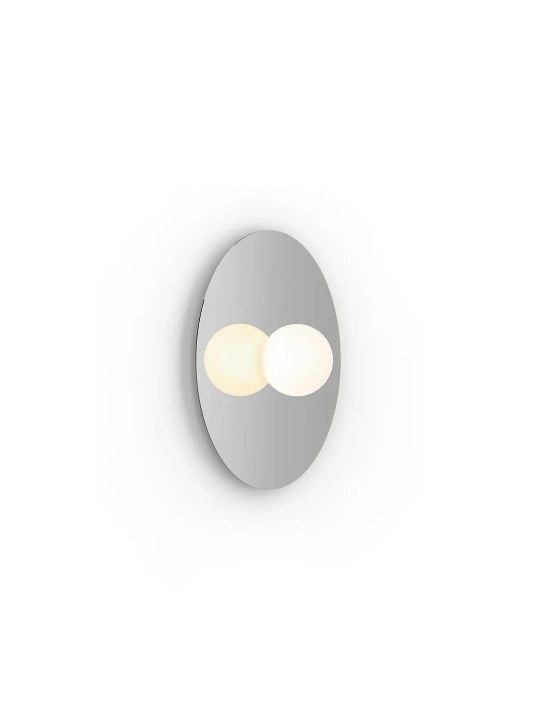 Applique Bola Disc Flush Pablo Designs, une lampe murale élégante aux finitions métalliques sophistiquées. chrome