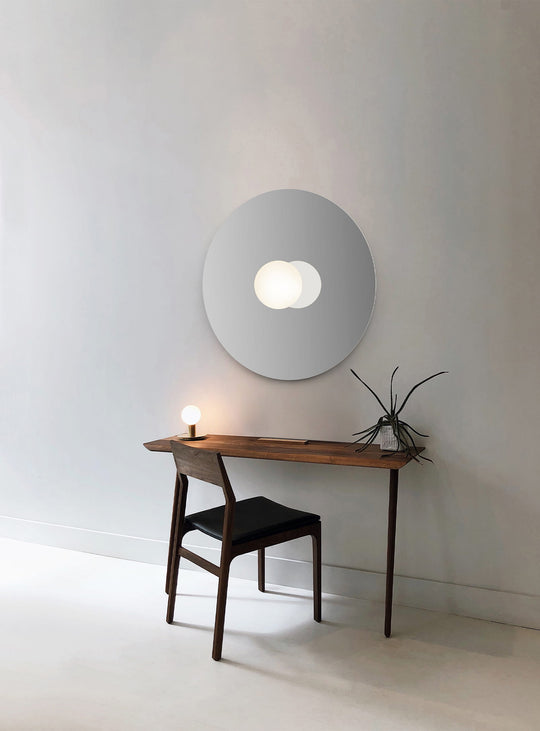 Plafonnier Bola Disc Flush Pablo Designs, une création LED polyvalente au style moderne, épuré et intemporel. chrome