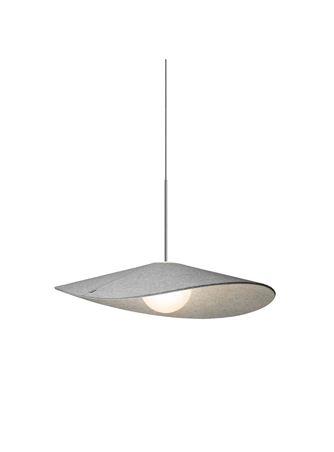 Lampe suspendue Bola Felt de Pablo Designs : abat-jour en feutre inclinable et élégant globe en verre opalin. 32"