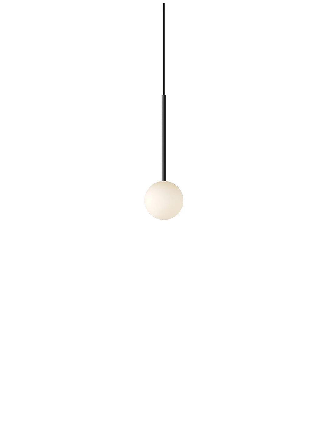 La lampe suspendue Bola Sphere de Pablo Designs offre un éclairage harmonieux grâce à son globe en verre soufflé. noir