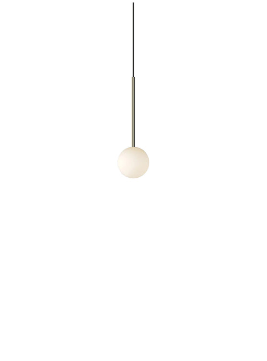 Illuminez votre salle à manger avec la lampe suspendue Bola Sphere de Pablo Designs au style contemporain. laiton