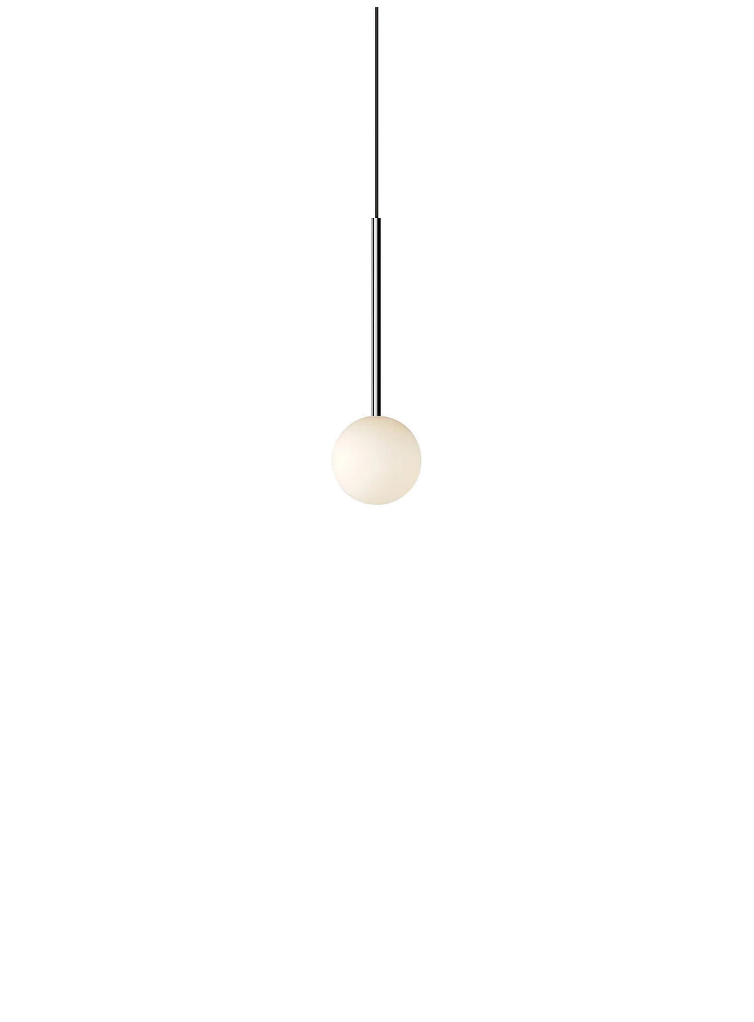 La lampe suspendue Bola Sphere de Pablo Designs associe verre soufflé opale et acier inoxydable. metal