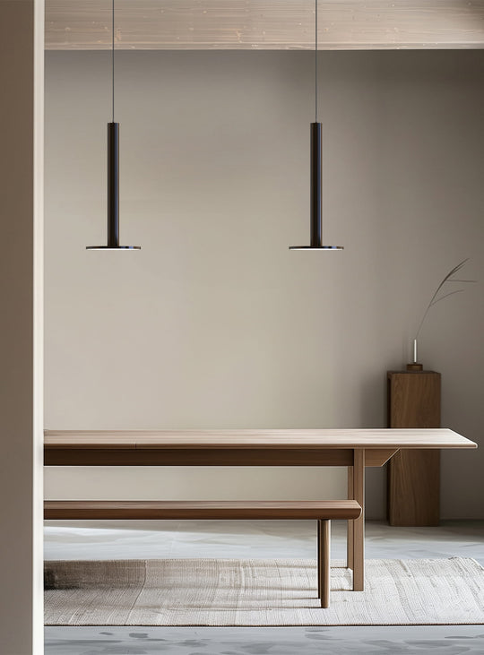 Lampe suspendue Cielo XL de Pablo Designs, au design minimaliste en aluminium et à l’éclairage puissant de 1200 lumens. noir
