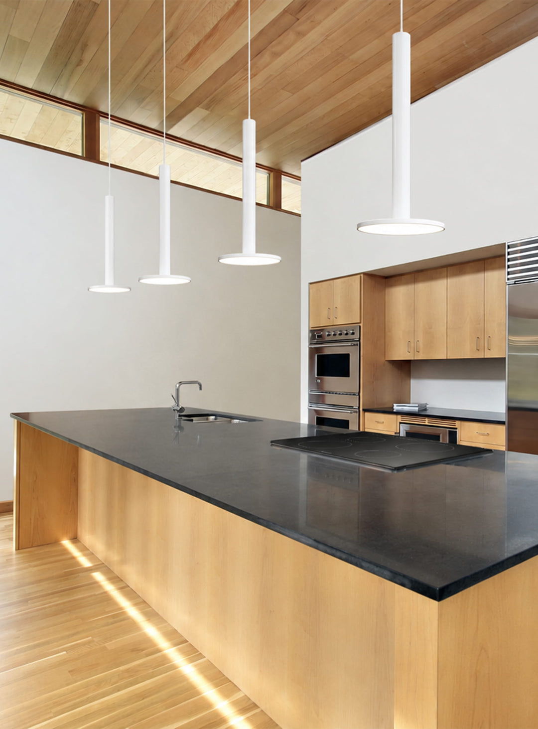 La lampe suspendue Cielo XL de Pablo Designs apporte une lumière équilibrée et une élégante touche minimaliste. blanc