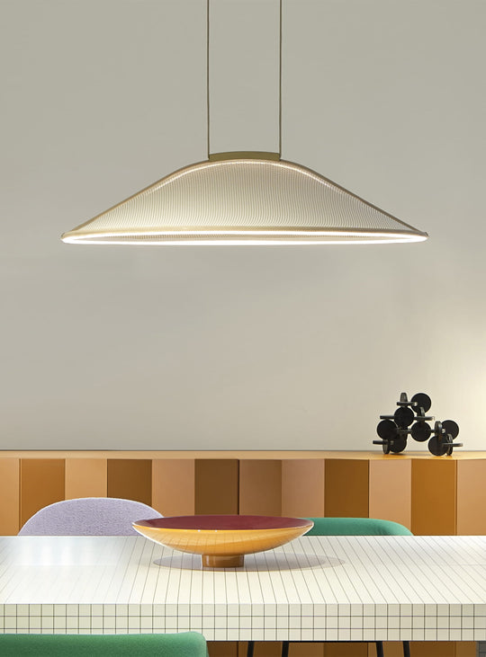 La lampe suspendue Pantaya de Pablo Designs allie matériaux recyclés, design contemporain et confort lumineux. sable, 39