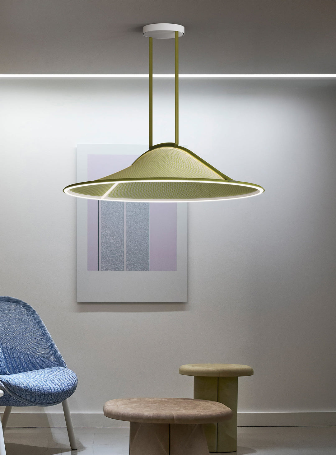 La lampe suspendue Pantaya de Pablo Designs associe maille recyclée, formes organiques et éclairage LED doux. olive, 39