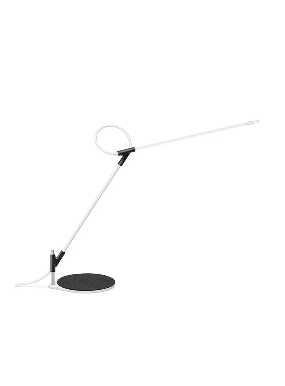 Découvrez la lampe de bureau Superlight de Pablo Designs, un luminaire LED flexible au design léger et épuré. blanc