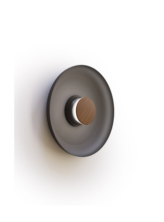 Applique murale Totem Pablo Designs : un luminaire en métal qui sublime votre intérieur.