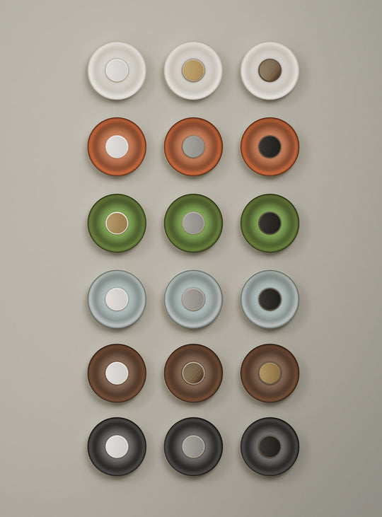Applique murale Totem Pablo Designs : un luminaire contemporain aux finitions premium.
