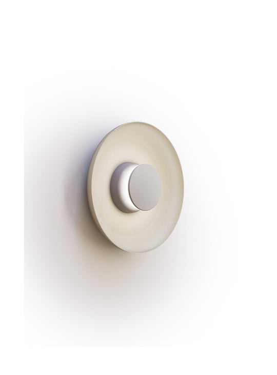 Applique murale Pablo Designs Totem, métal sculptural et éclairage LED performant.