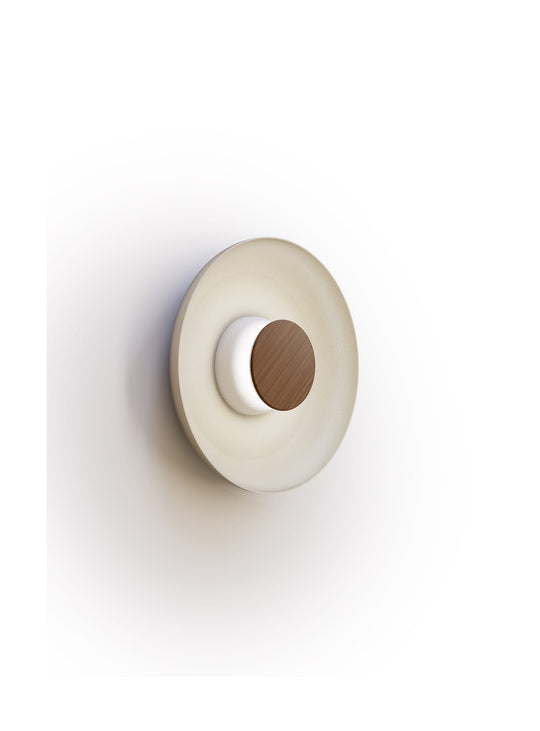 Applique murale Pablo Designs Totem, finition blanche mate au style minimaliste.