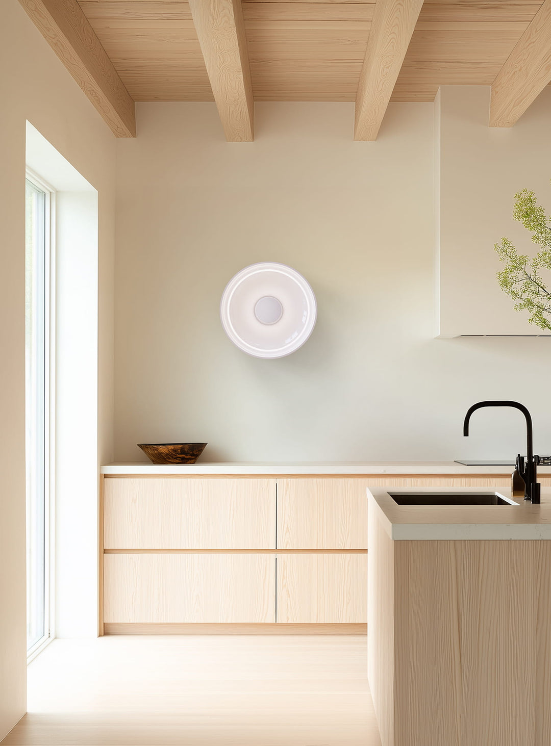 L'applique murale Totem de Pablo Designs propose 2700 K, 3000 K ou 3500 K pour personnaliser votre éclairage. blanc