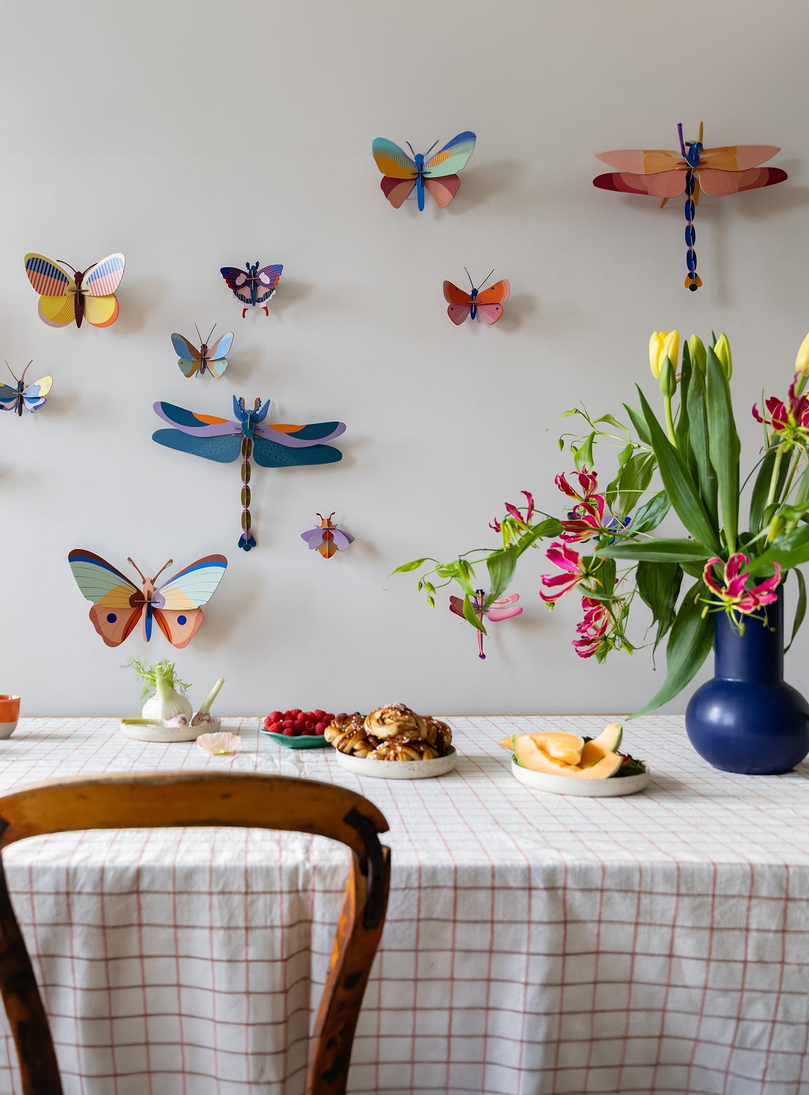 Pink Dragonfly, cardboard wall decoration by Studio Roof – Nüspace