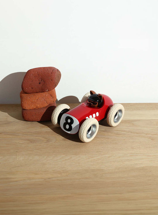 Voiture Egg Roadster Playforever, mini roadster stylé pour enfants et collectionneurs. hardy
