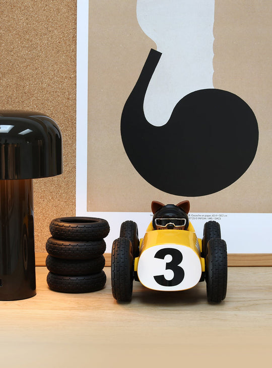 Voiture Egg Roadster Playforever, esthétique douce et caractère fort. sunnysider