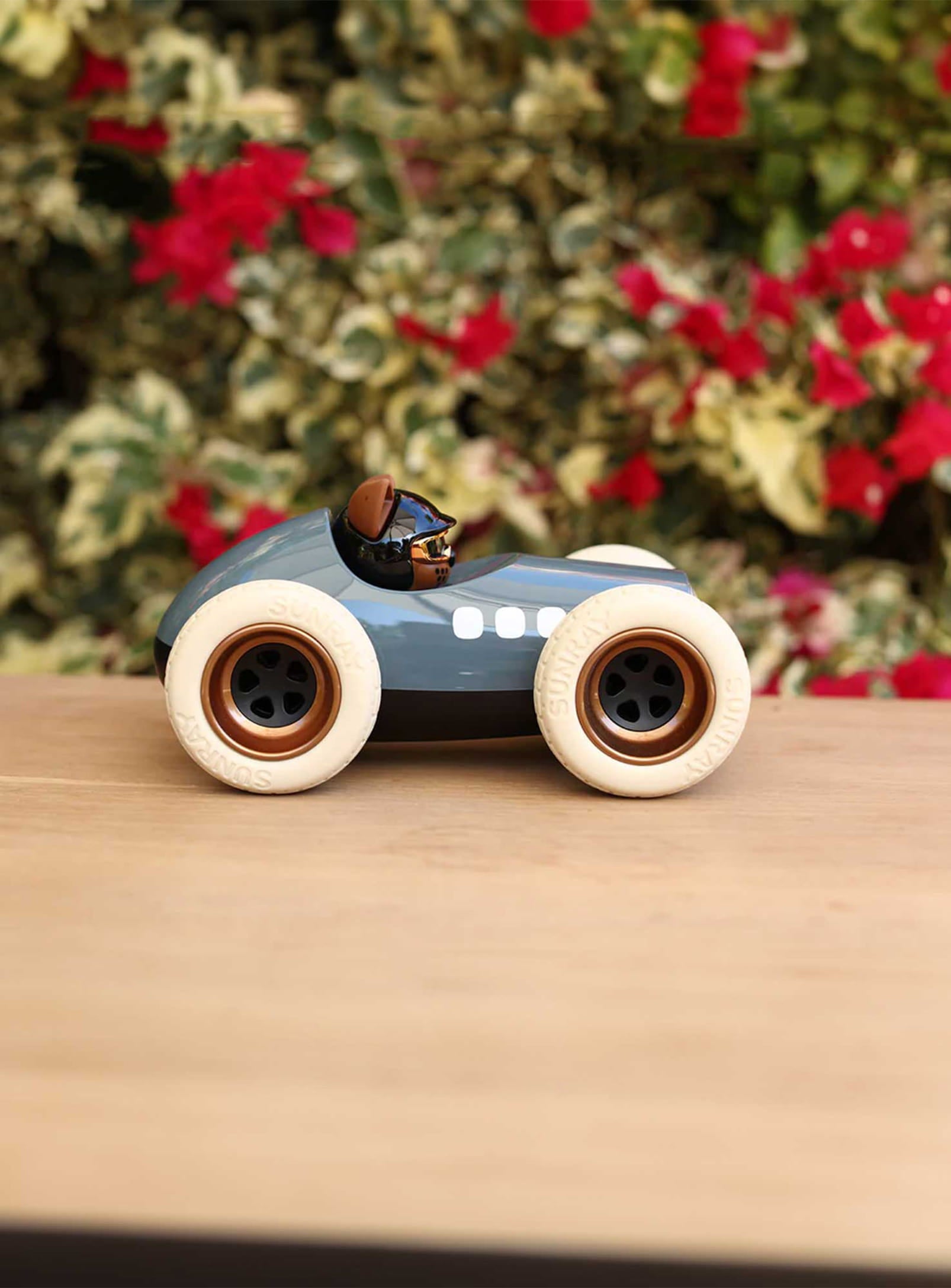 playforever x HUGO BOSS レーシングカー　ミニカー Egg, toy cars by Playforever – Nüspace